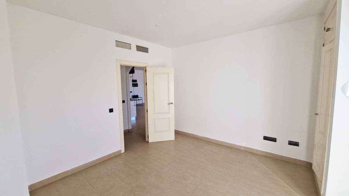 Middle Floor Apartment in Benalmadena Costa — photo 9 of 10