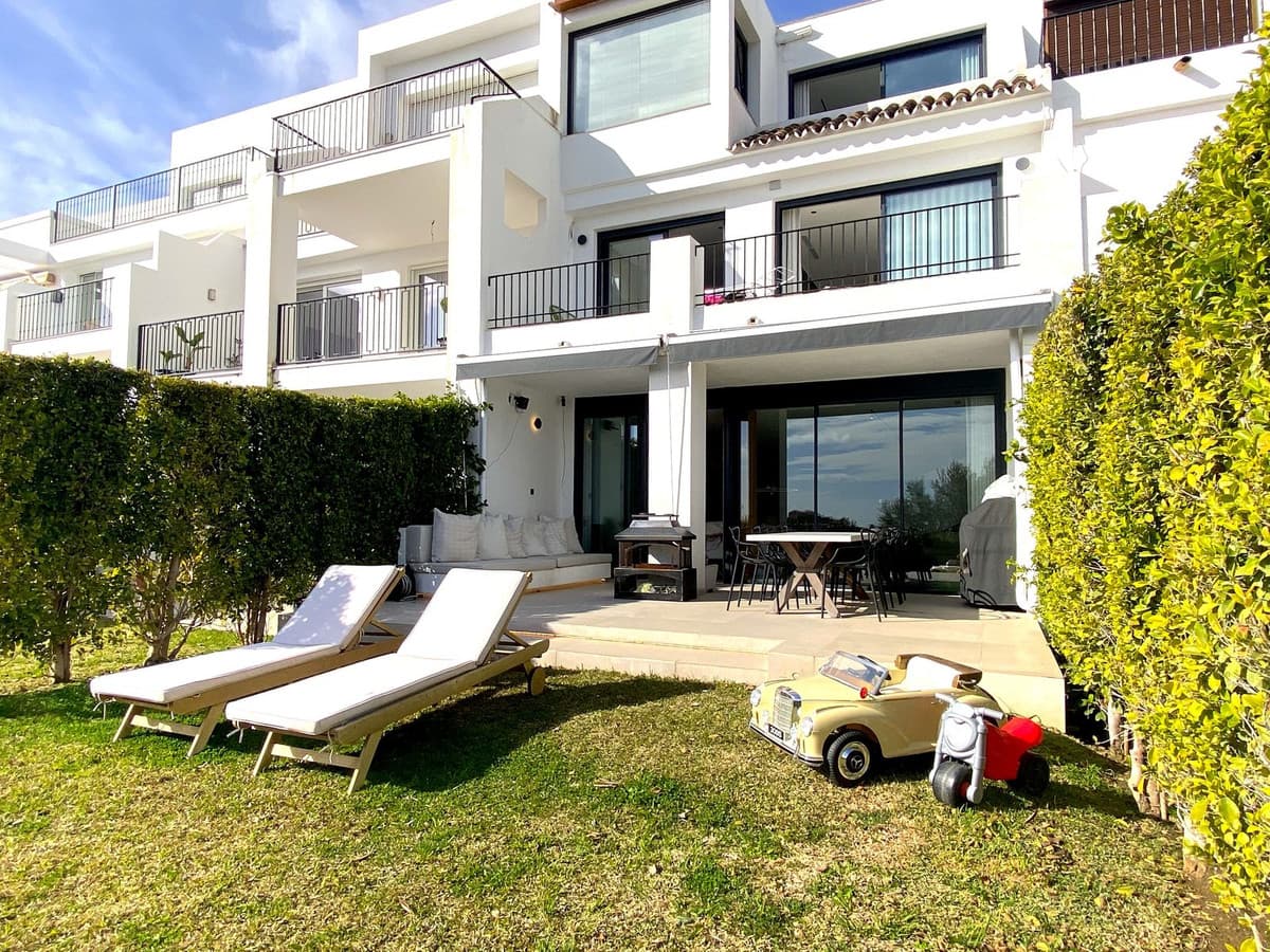 Townhouse in La Quinta — photo 1 of 10