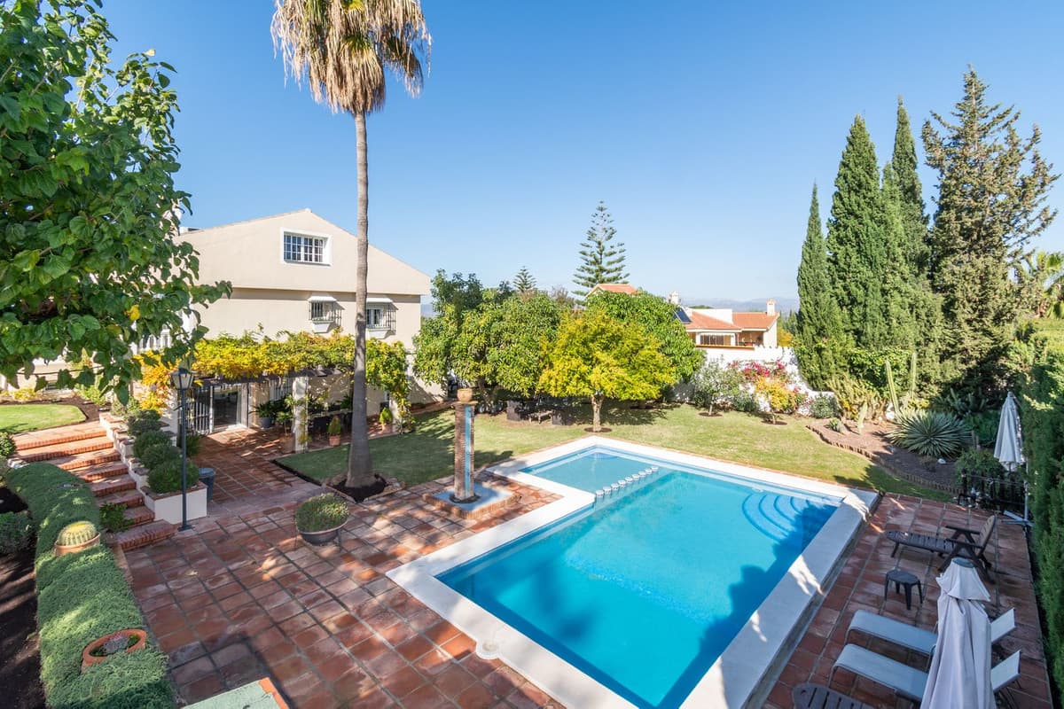 Detached Villa in Alhaurín de la Torre — photo 1 of 10