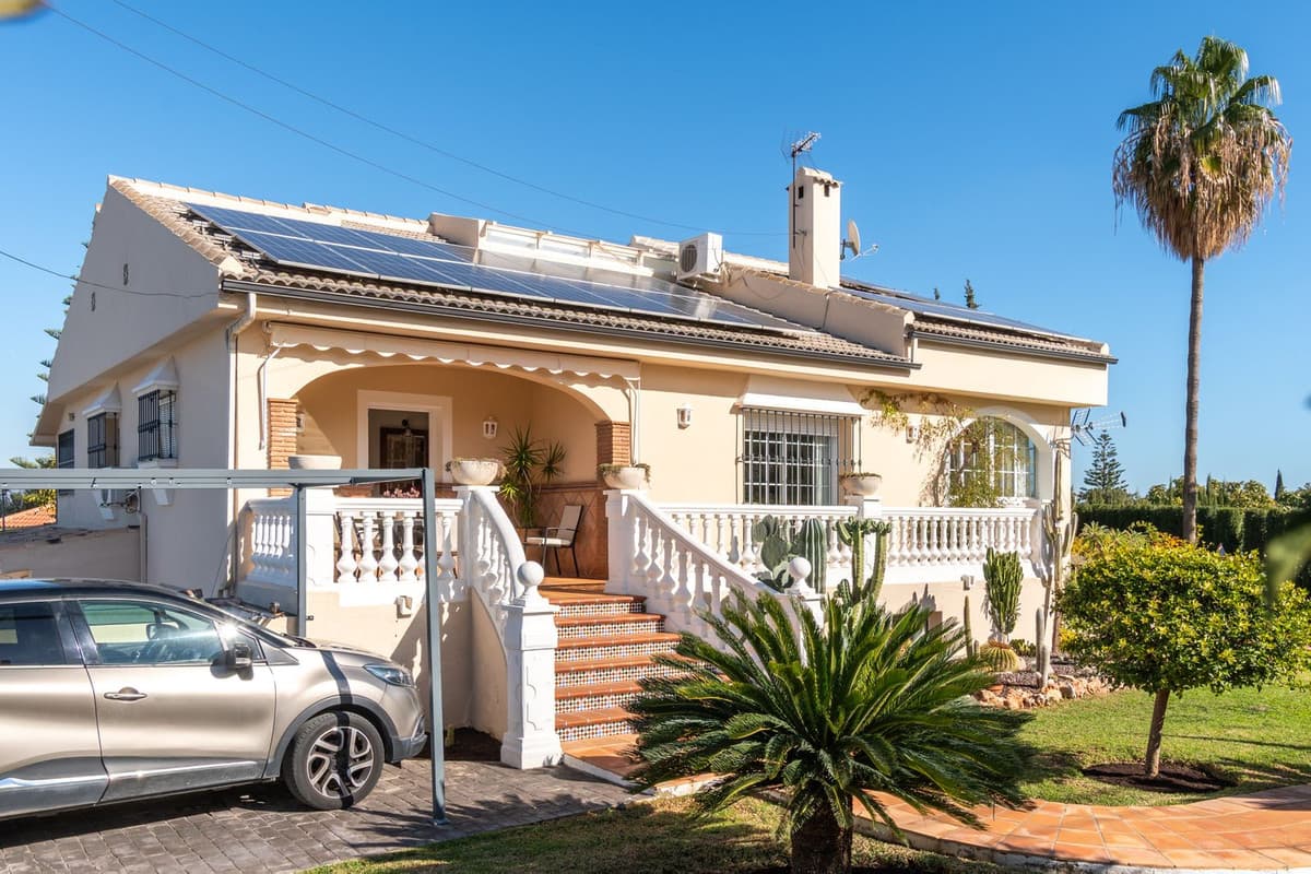 Detached Villa in Alhaurín de la Torre — photo 4 of 10