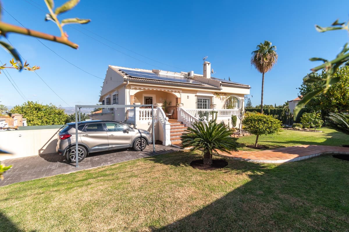 Detached Villa in Alhaurín de la Torre — photo 5 of 10