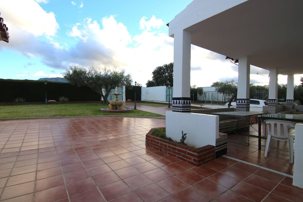 Detached Villa in Alhaurín el Grande — photo 3 of 10