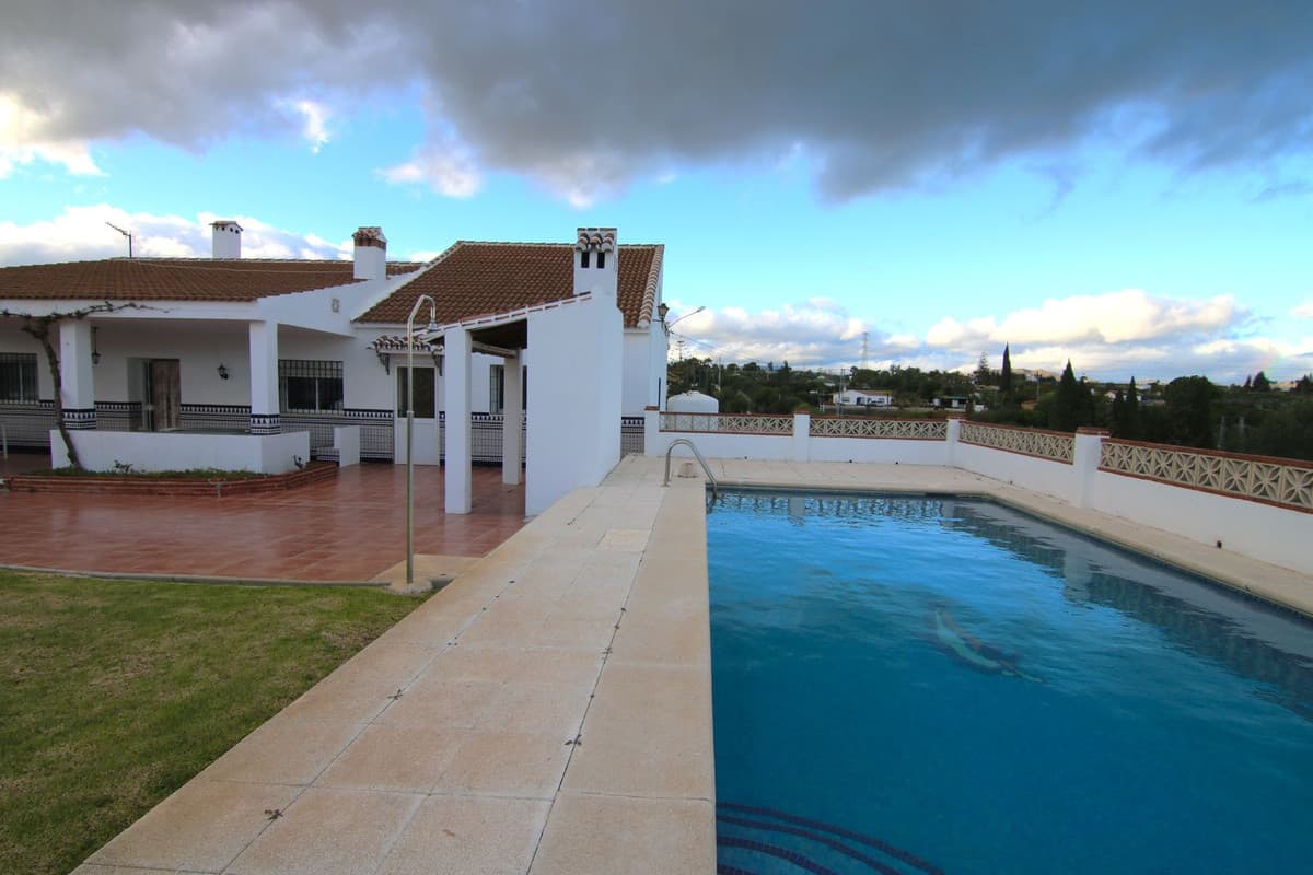 Detached Villa in Alhaurín el Grande — photo 4 of 10
