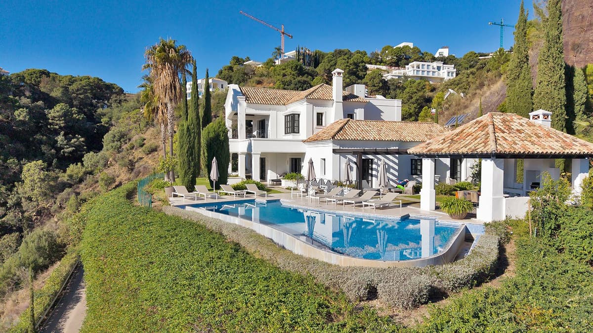 Detached Villa in Benahavís — photo 1 of 10