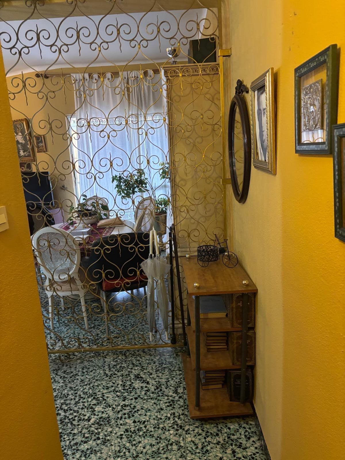 Middle Floor Apartment in Málaga — photo 2 of 10