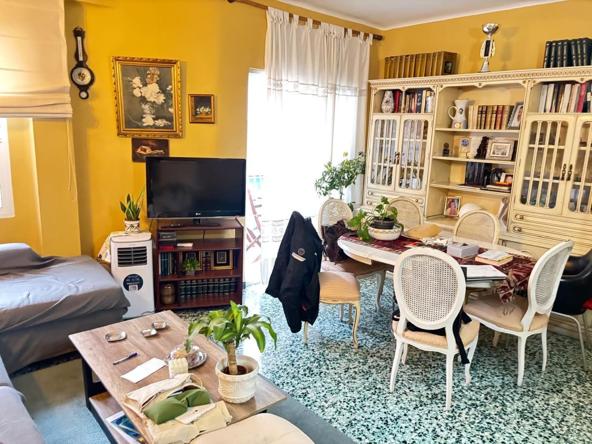 Middle Floor Apartment in Málaga — photo 7 of 10