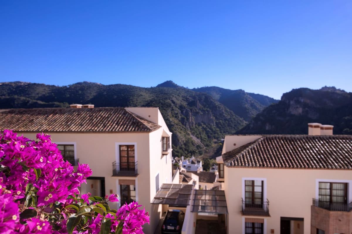 Townhouse in Benahavís — photo 1 of 10