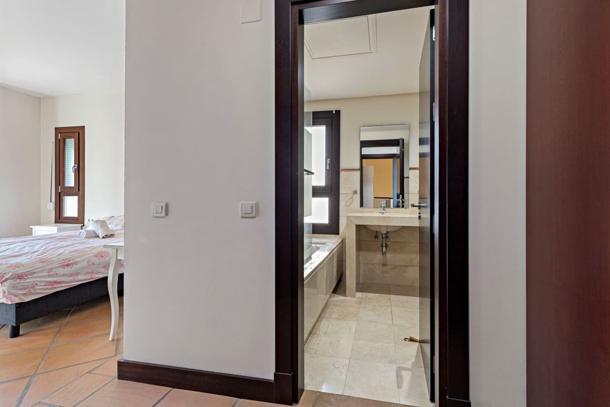 Townhouse in Benahavís — photo 2 of 10