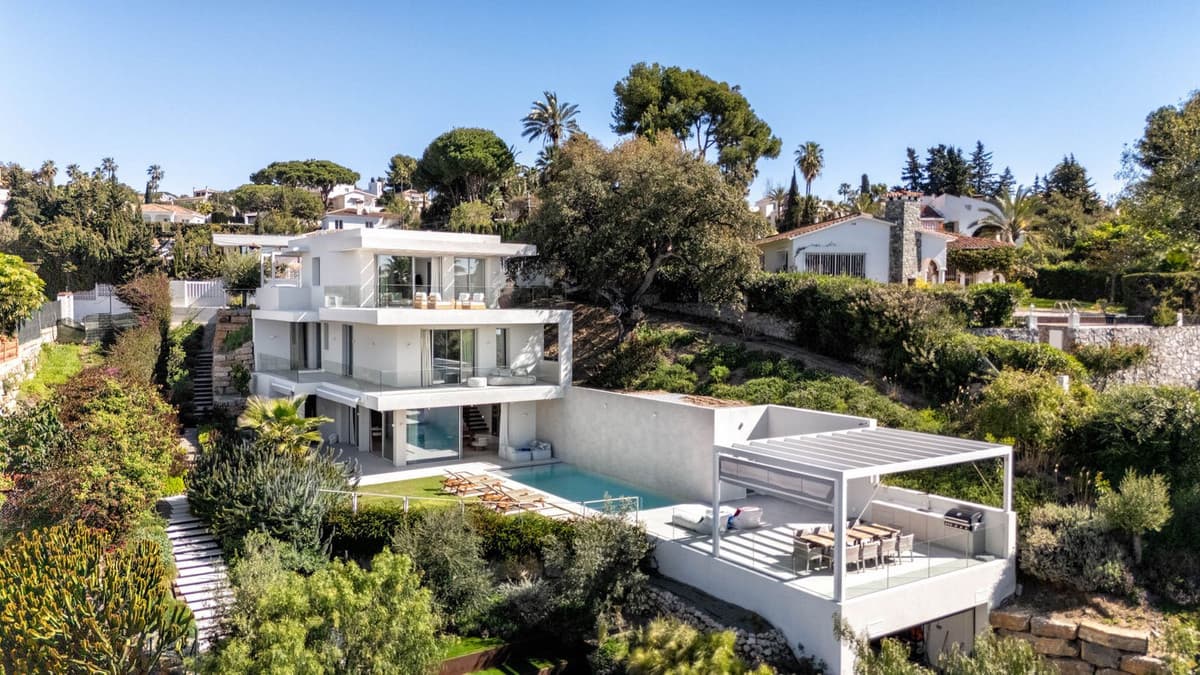 Detached Villa in Elviria — photo 2 of 10