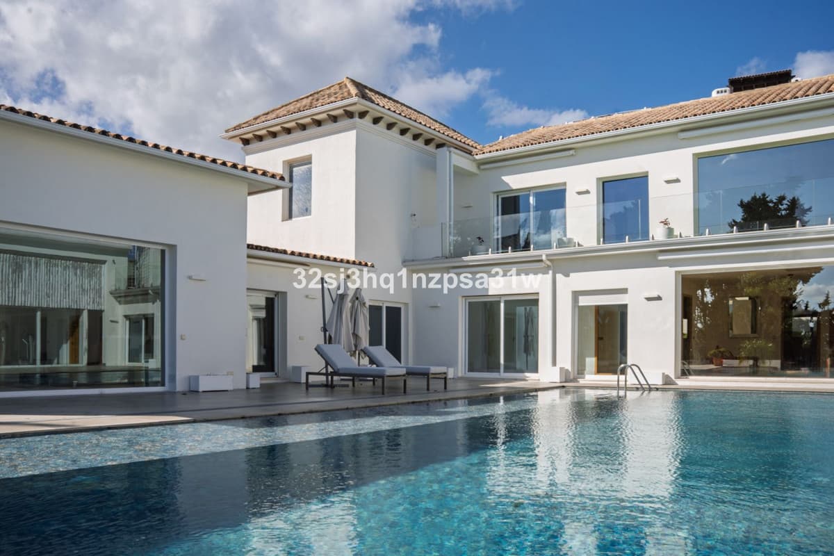 Detached Villa in Guadalmina Alta — photo 2 of 10