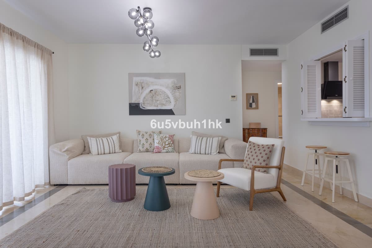 Middle Floor Apartment in Estepona — photo 5 of 10