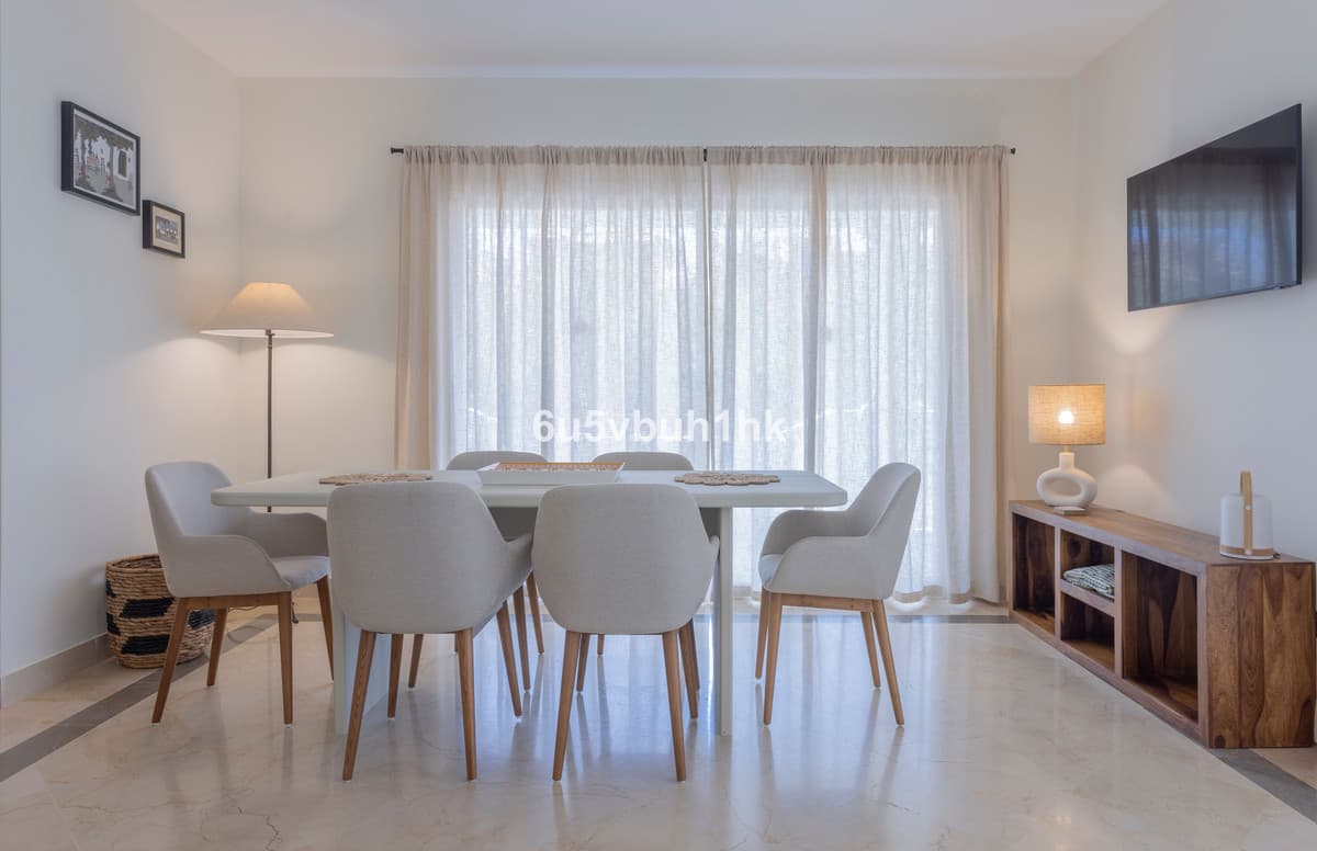 Middle Floor Apartment in Estepona — photo 6 of 10