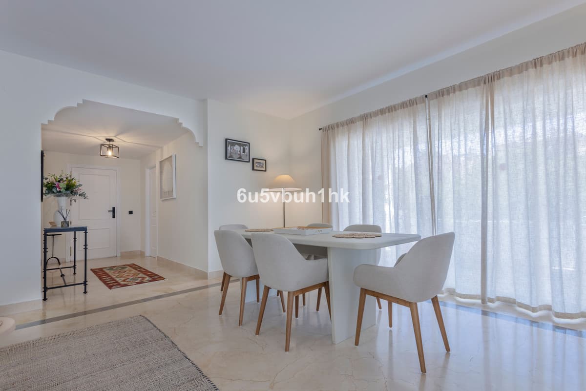 Middle Floor Apartment in Estepona — photo 7 of 10