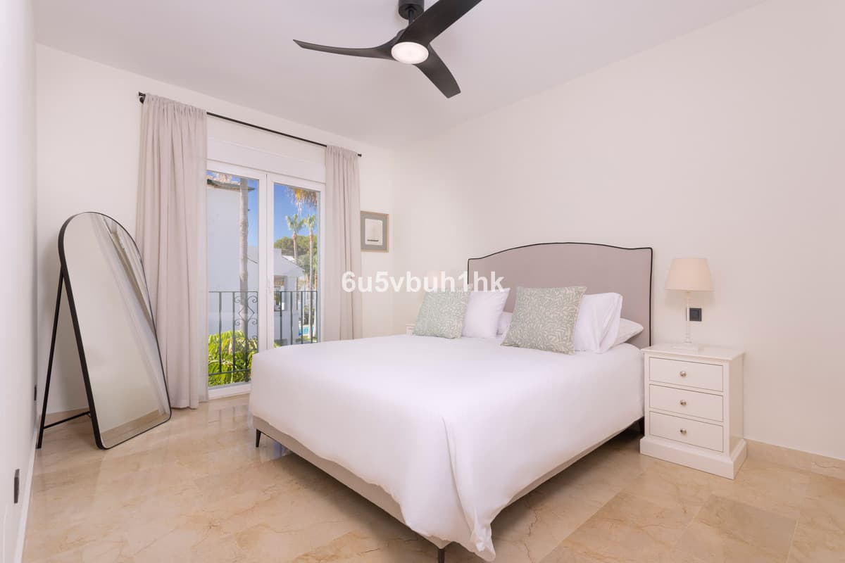 Middle Floor Apartment in Estepona — photo 10 of 10