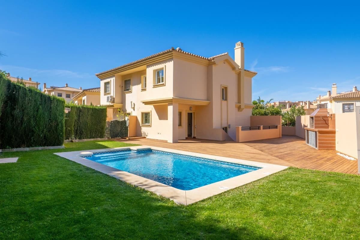 Semi-Detached House in Fuengirola — photo 1 of 10