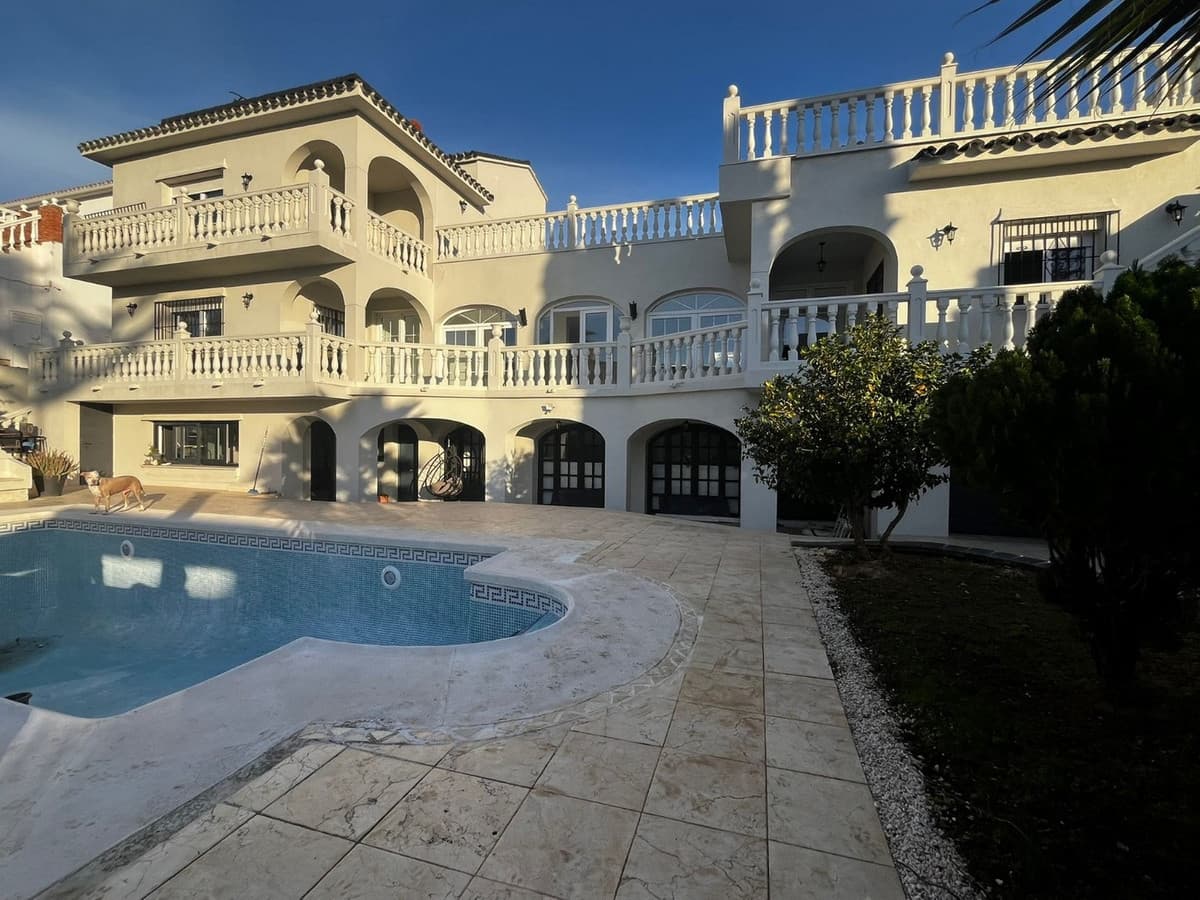 Detached Villa in Mijas Costa — photo 1 of 10