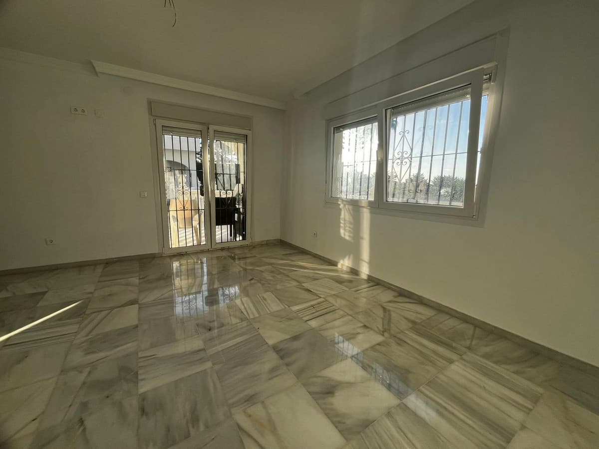 Detached Villa in Mijas Costa — photo 3 of 10