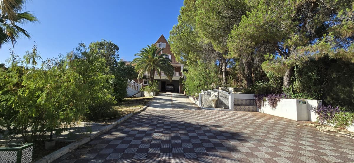 Detached Villa in Alhaurín de la Torre — photo 2 of 10