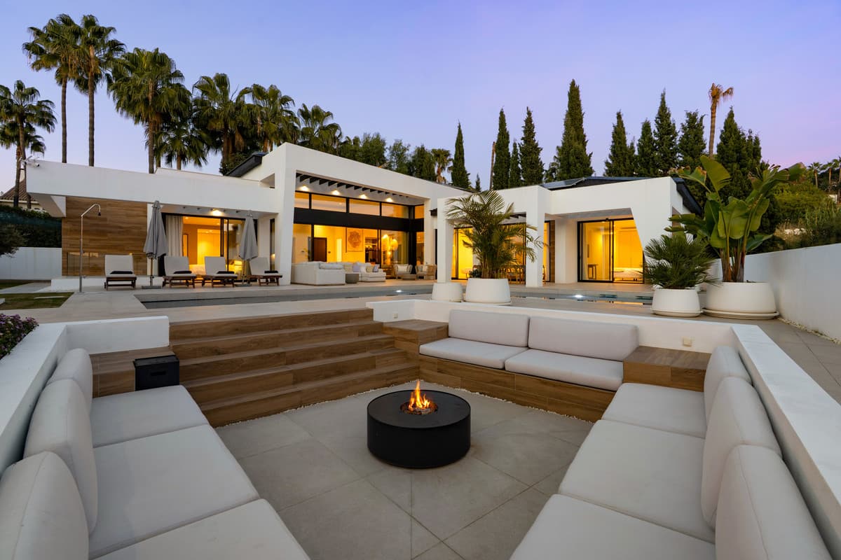 Detached Villa in Nueva Andalucía — photo 1 of 10