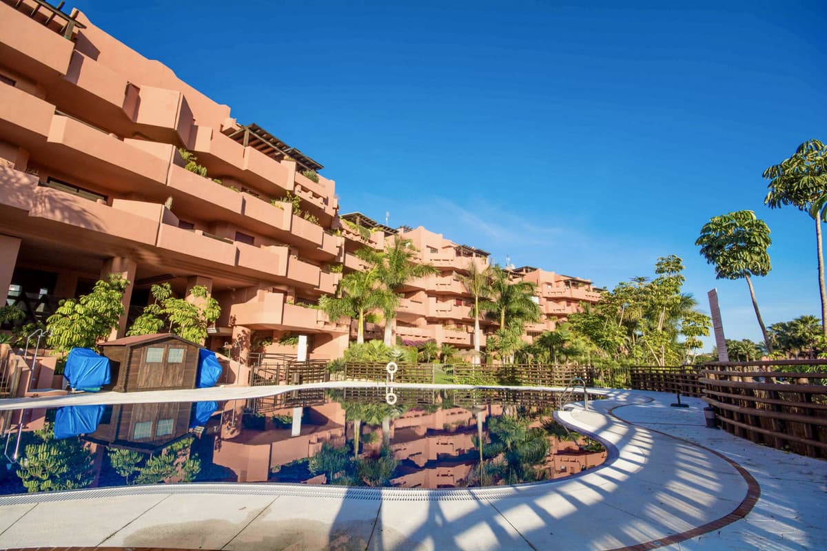 Middle Floor Apartment in Estepona — photo 1 of 10