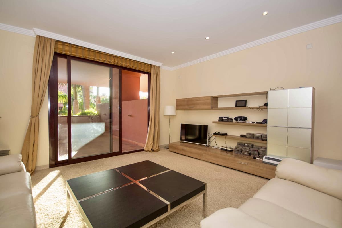 Middle Floor Apartment in Estepona — photo 3 of 10