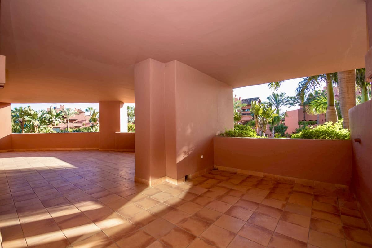 Middle Floor Apartment in Estepona — photo 6 of 10