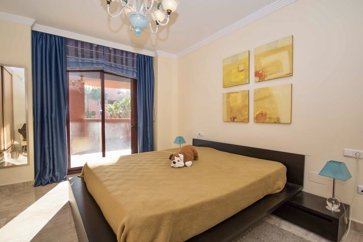 Middle Floor Apartment in Estepona — photo 9 of 10