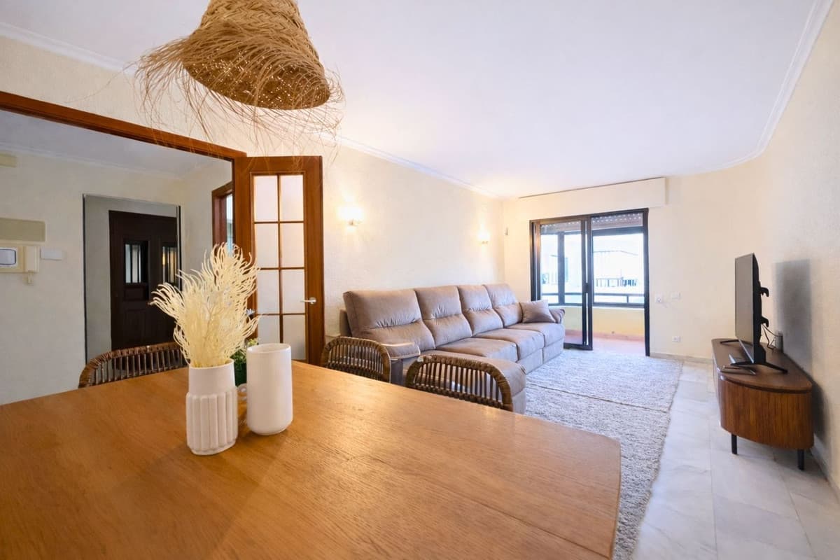 Middle Floor Apartment in Marbella — photo 1 of 10
