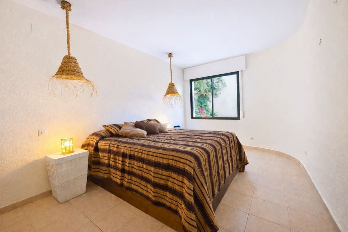 Middle Floor Apartment in Marbella — photo 3 of 10