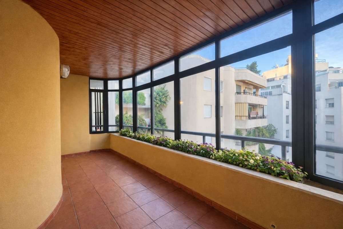 Middle Floor Apartment in Marbella — photo 7 of 10