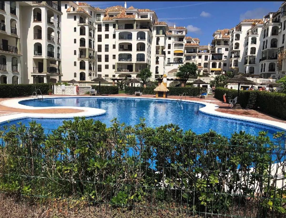 Middle Floor Apartment in La Duquesa — photo 1 of 10