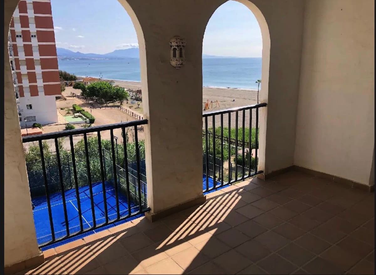 Middle Floor Apartment in La Duquesa — photo 3 of 10