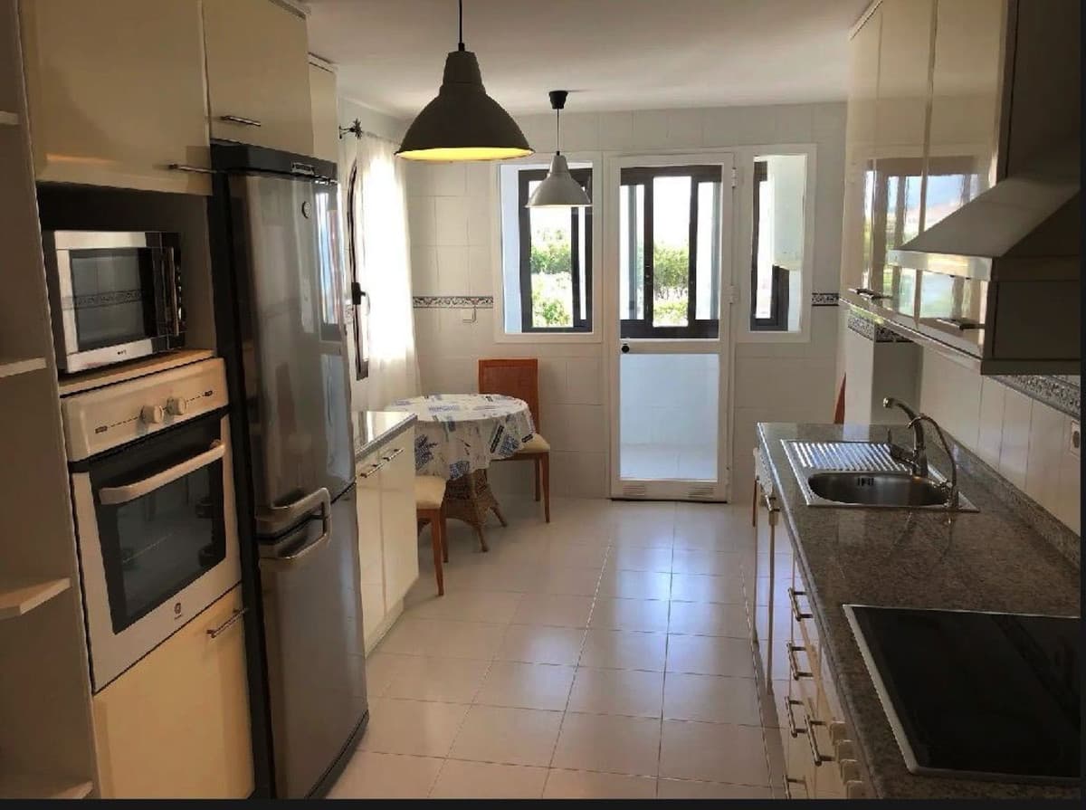 Middle Floor Apartment in La Duquesa — photo 6 of 10