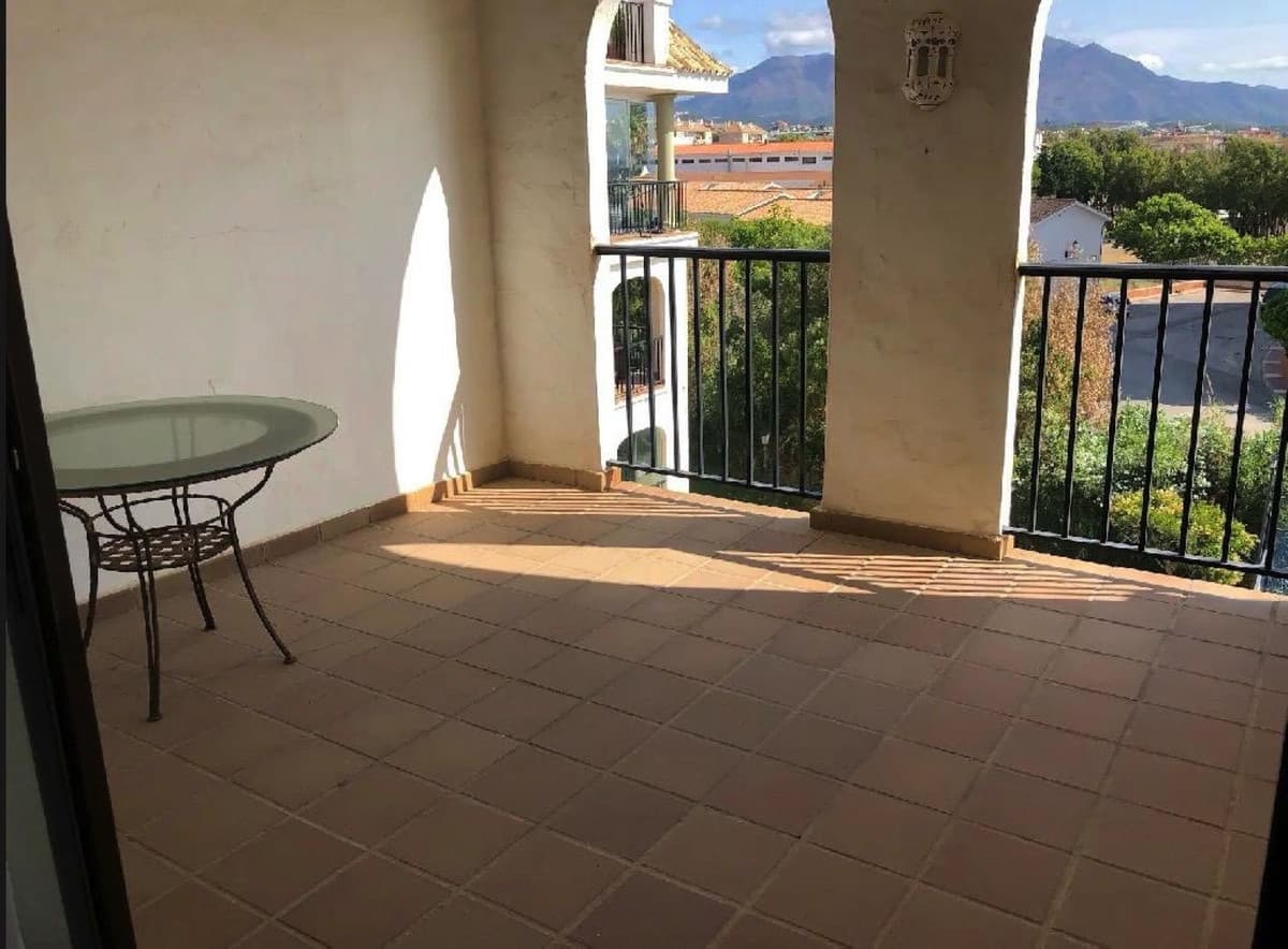Middle Floor Apartment in La Duquesa — photo 7 of 10