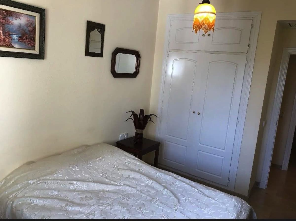 Middle Floor Apartment in La Duquesa — photo 9 of 10