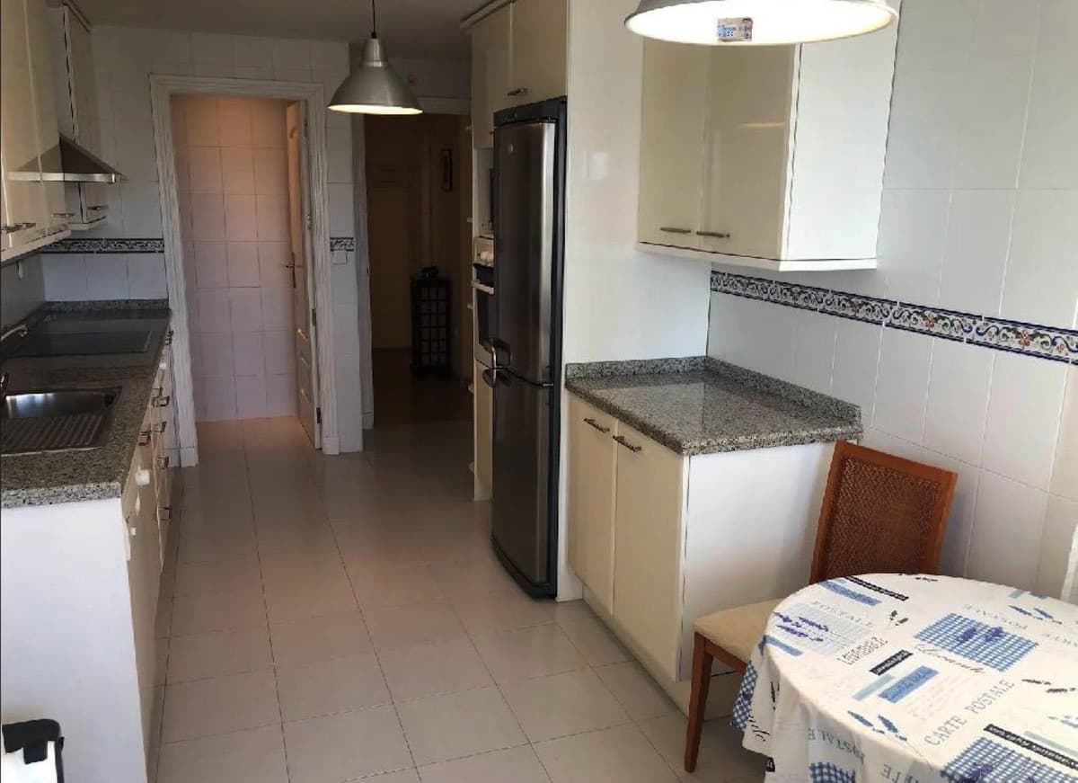 Middle Floor Apartment in La Duquesa — photo 10 of 10