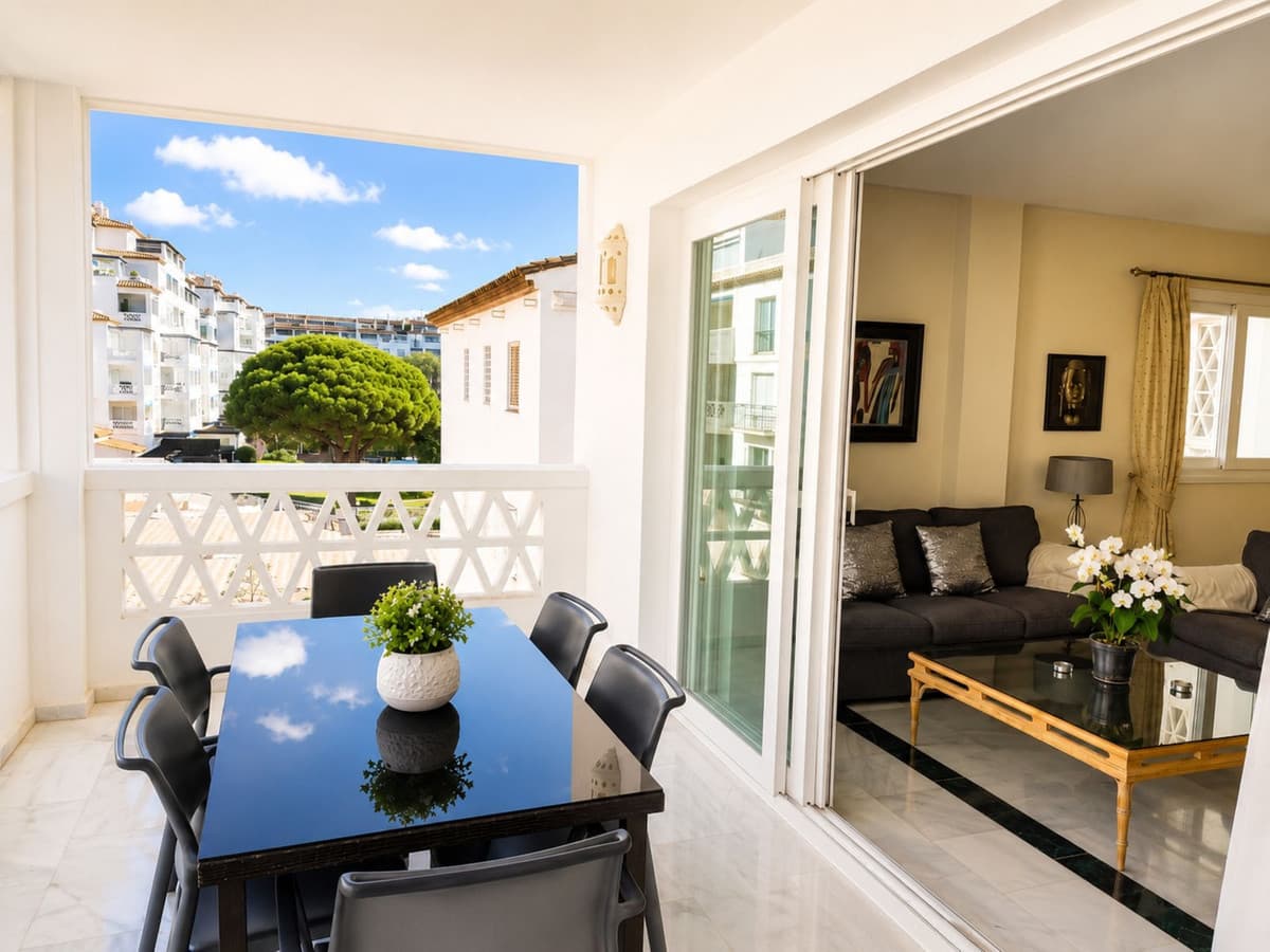 Middle Floor Apartment in Puerto Banús — photo 1 of 10
