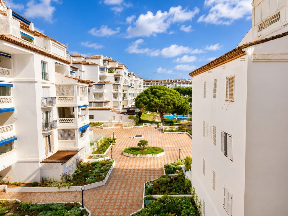 Middle Floor Apartment in Puerto Banús — photo 2 of 10