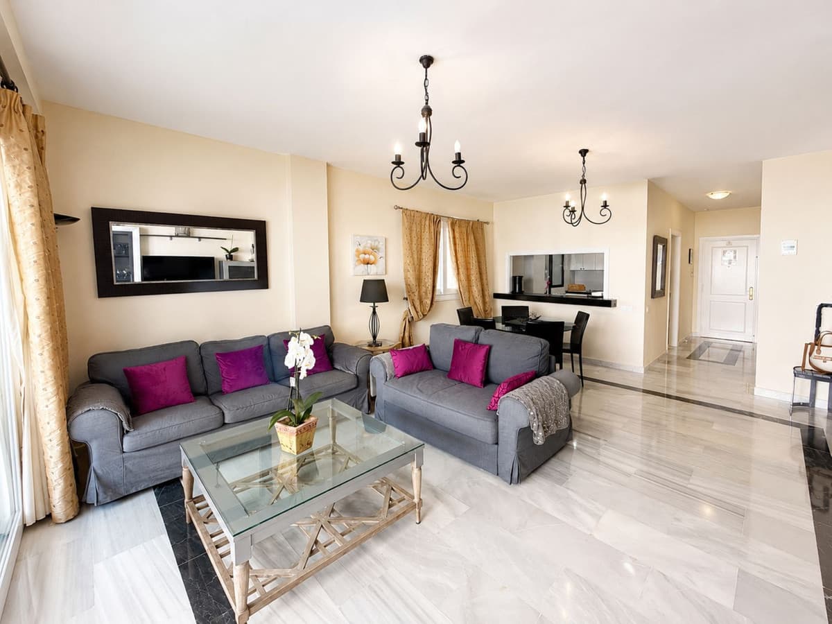 Middle Floor Apartment in Puerto Banús — photo 3 of 10