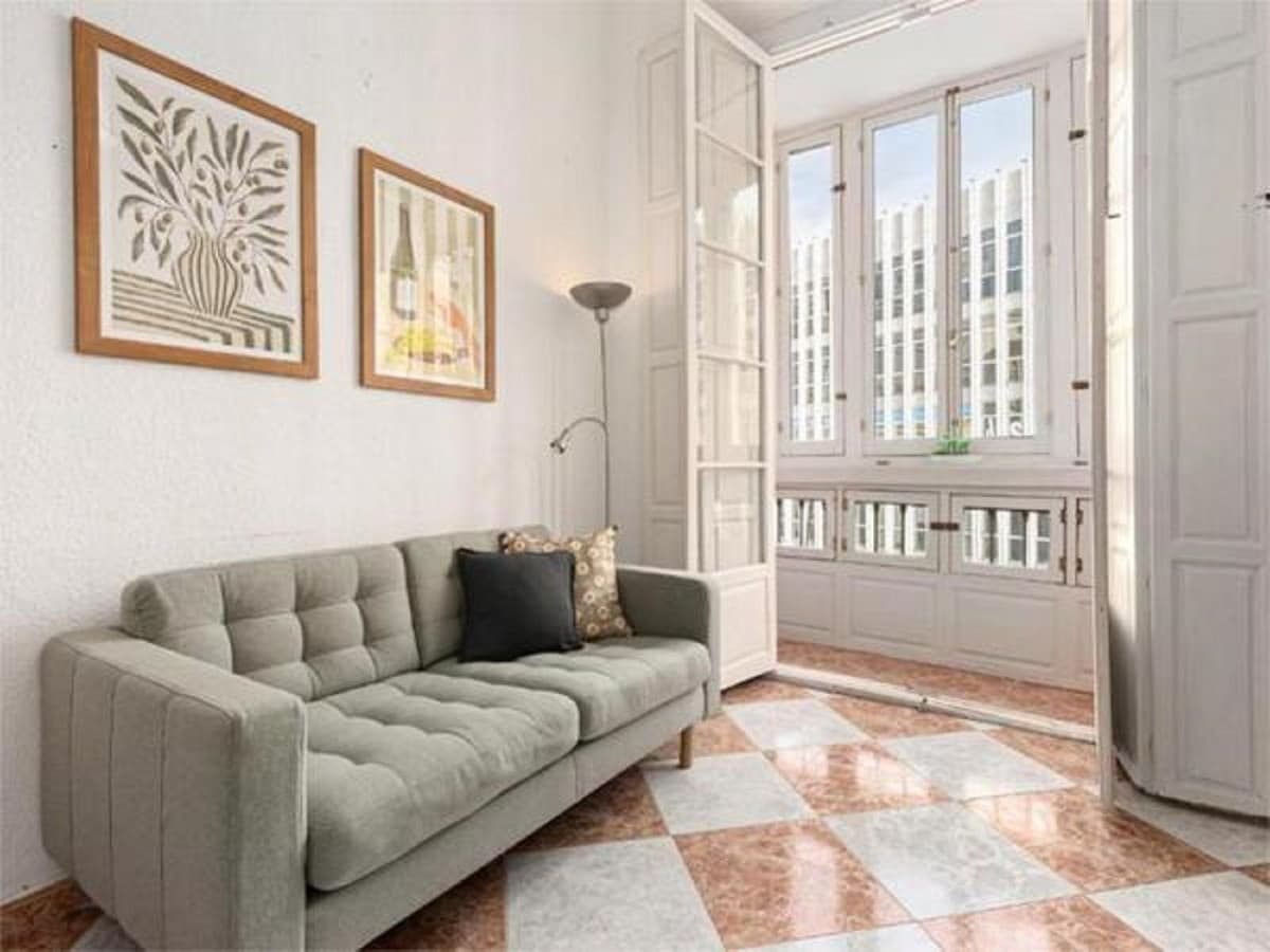 Middle Floor Apartment in Málaga Centro — photo 1 of 6