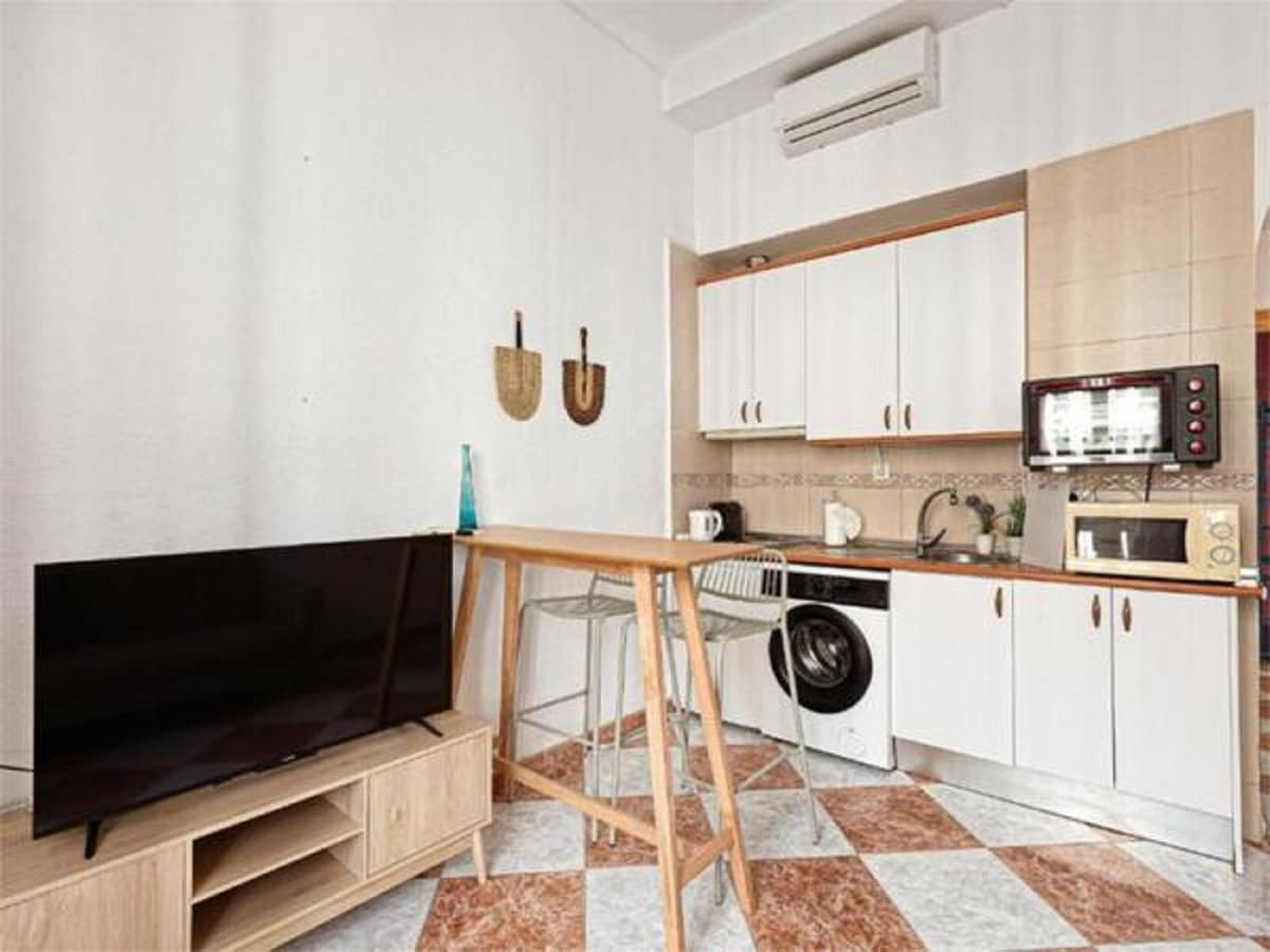 Middle Floor Apartment in Málaga Centro — photo 4 of 6