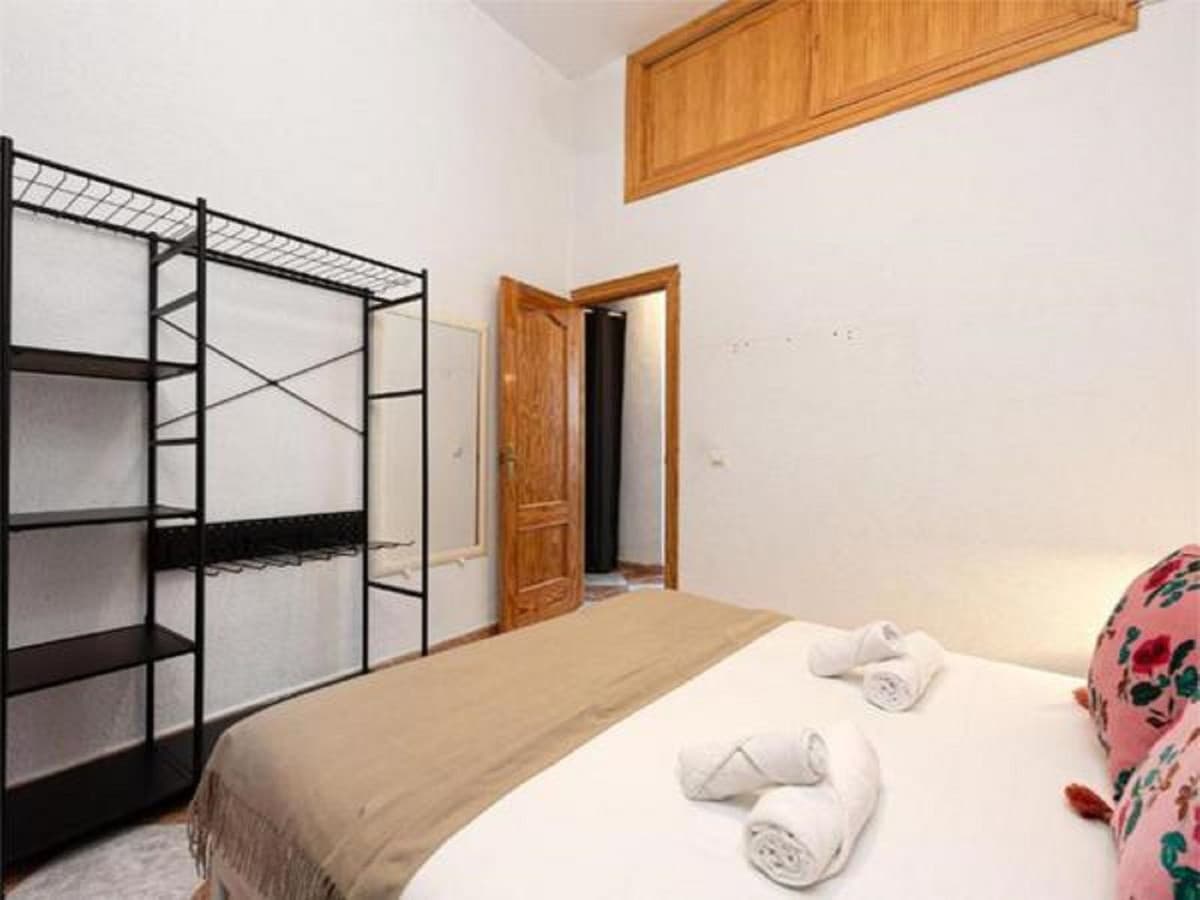 Middle Floor Apartment in Málaga Centro — photo 5 of 6