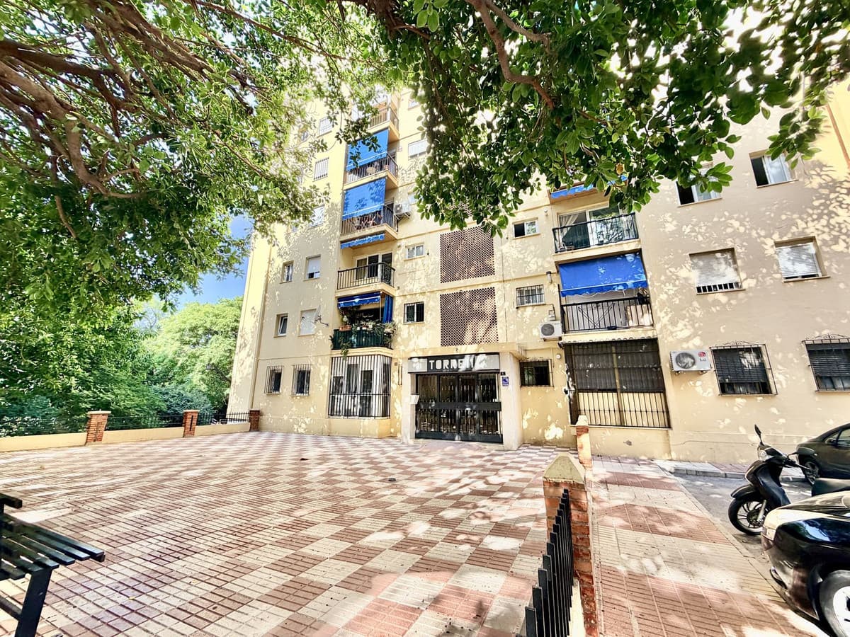 Middle Floor Apartment in Marbella — photo 1 of 10