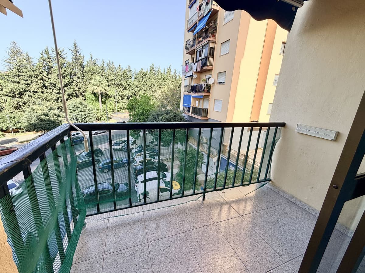 Middle Floor Apartment in Marbella — photo 3 of 10