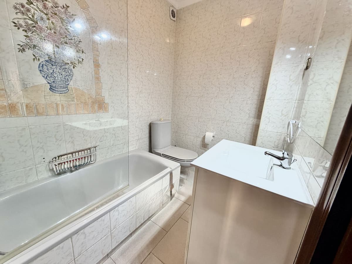 Middle Floor Apartment in Marbella — photo 10 of 10