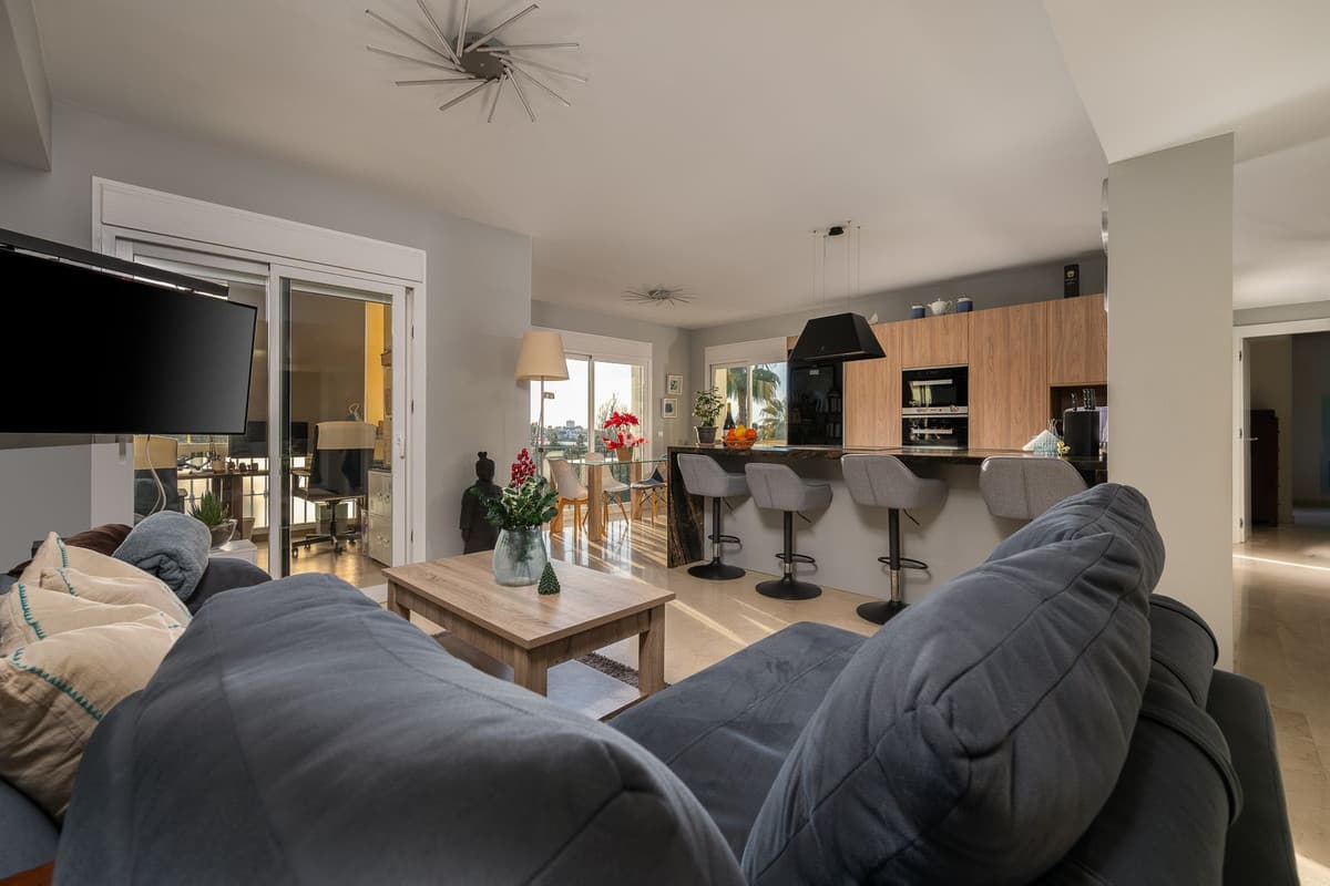 Middle Floor Apartment in Benahavís — photo 2 of 10