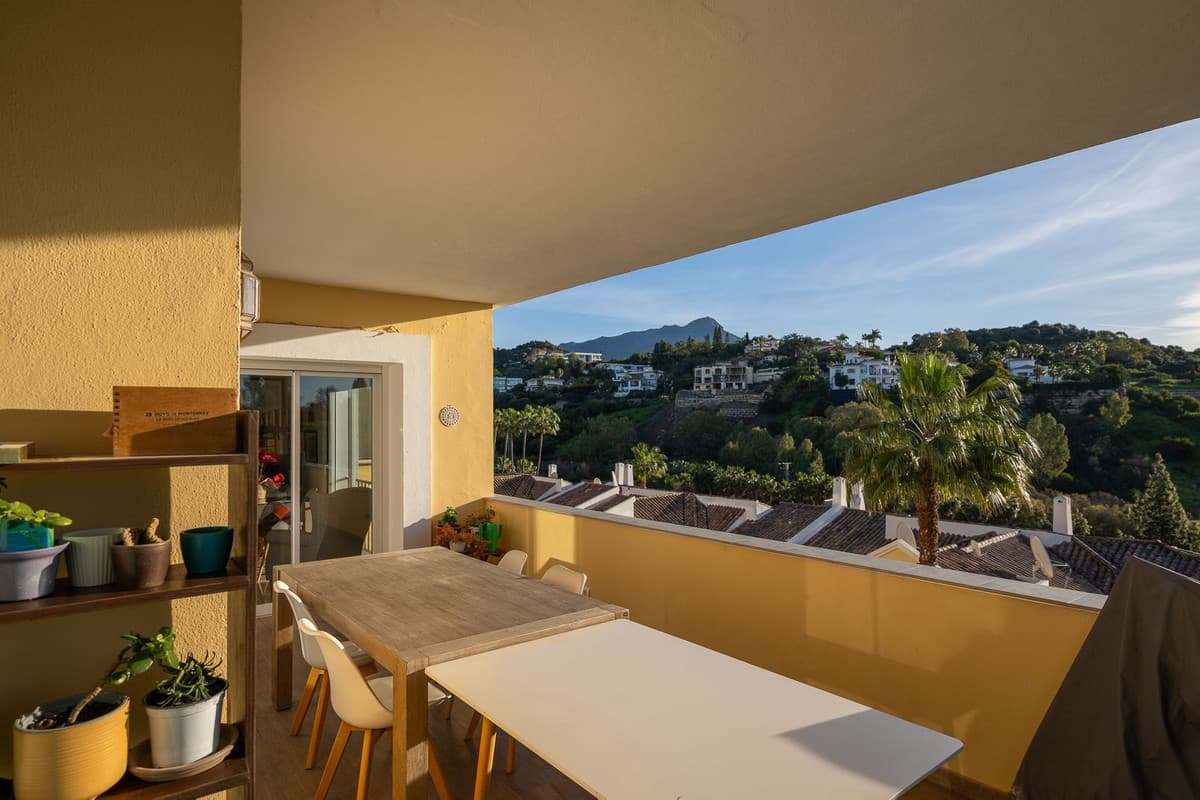 Middle Floor Apartment in Benahavís — photo 9 of 10