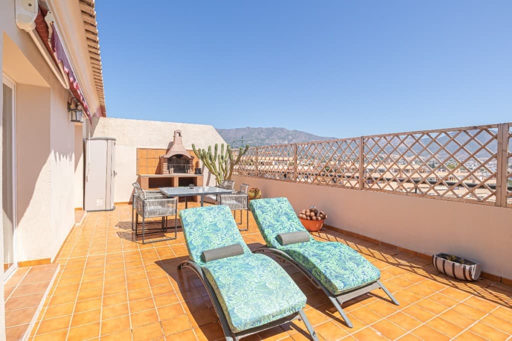 Penthouse in Las Lagunas — photo 1 of 10