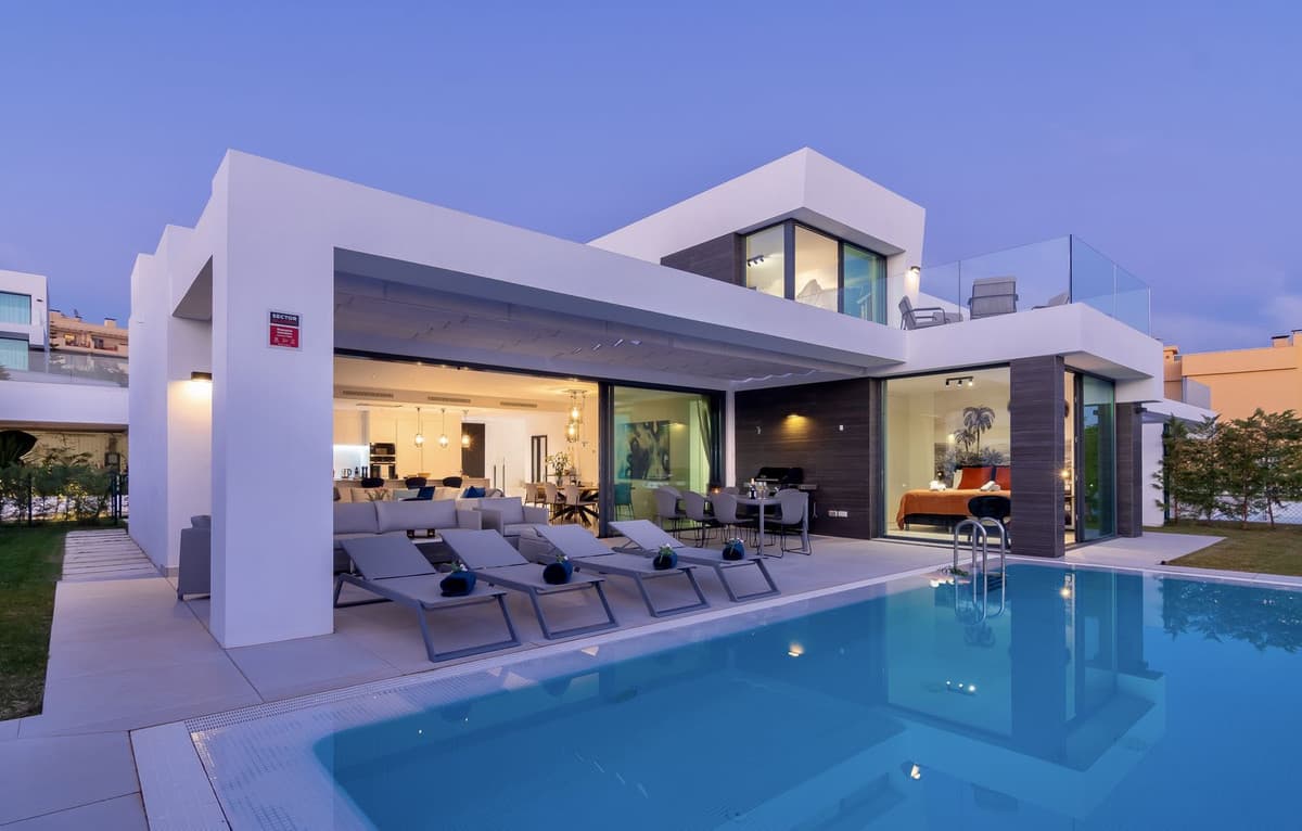 Detached Villa in Calahonda — photo 1 of 10