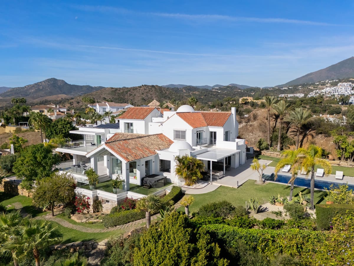 Detached Villa in Benahavís — photo 1 of 10